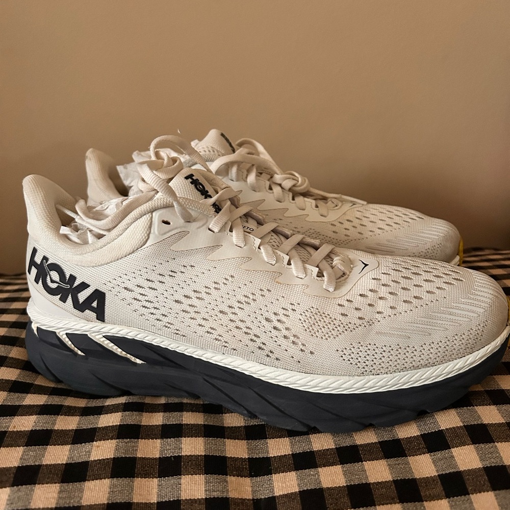 Hoka ONE ONE Clifton 7 Size 9.5